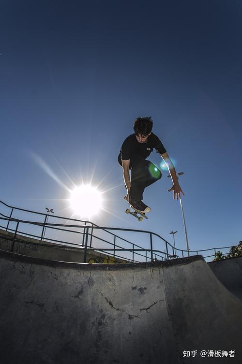 滑板新手入门必练10个动作_掌握基础Ollie,摔跤中进步 滑板新手入门必练10个动作_掌握基础Ollie,摔跤中进步