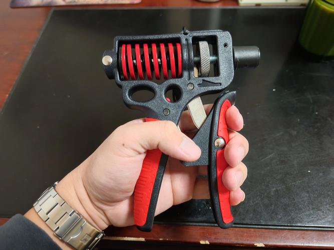 练臂力的器材_家用臂力器,小巧方便练手臂,比哑铃还好用! 练臂力的器材_家用臂力器,小巧方便练手臂,比哑铃还好用!