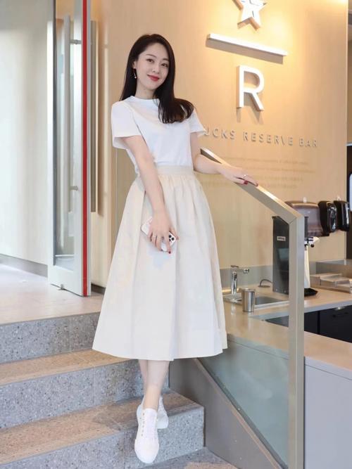 白裙子配什么鞋子好看_白裙搭对鞋,风格大不同! 白裙子配什么鞋子好看_白裙搭对鞋,风格大不同!