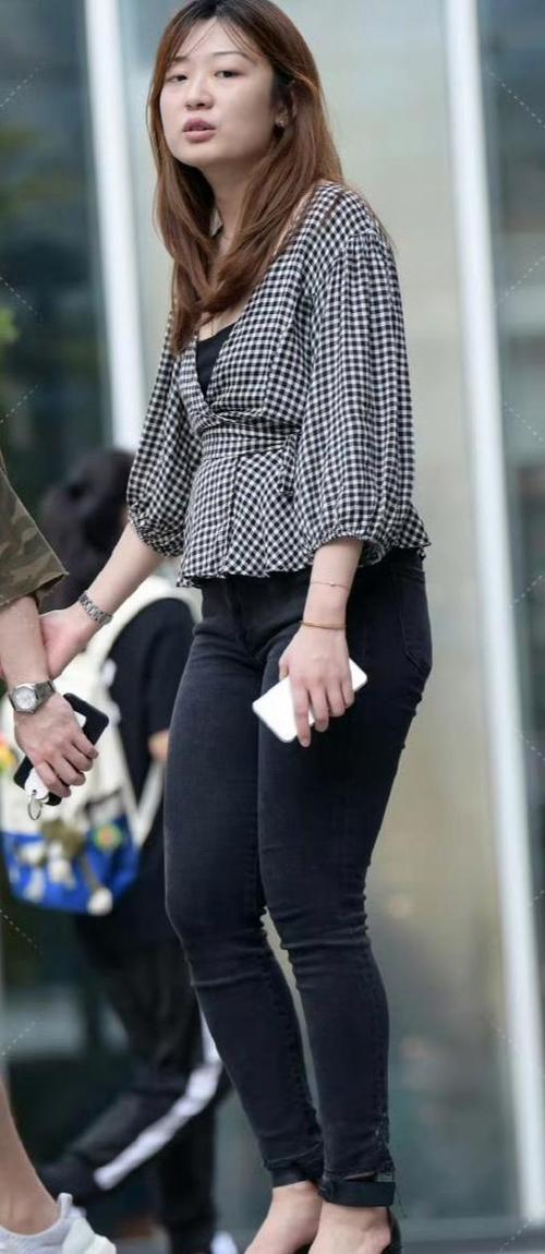 灯笼衬衫配牛仔裤合适吗_灯笼袖衬衫显气质,搭裤裙皆好看! 灯笼衬衫配牛仔裤合适吗_灯笼袖衬衫显气质,搭裤裙皆好看!