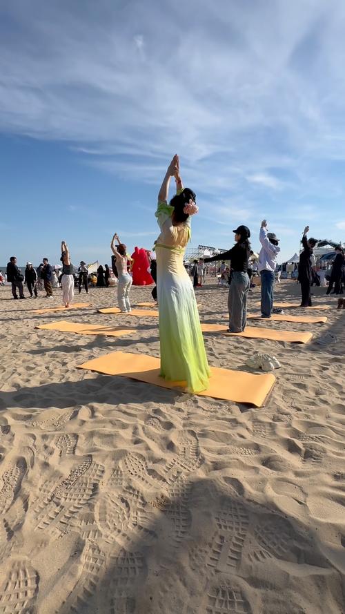 海边瑜伽拍照漂亮动作_海边瑜伽放松身心,舞王式单手鸽王式等你来挑战! 海边瑜伽拍照漂亮动作_海边瑜伽放松身心,舞王式单手鸽王式等你来挑战!