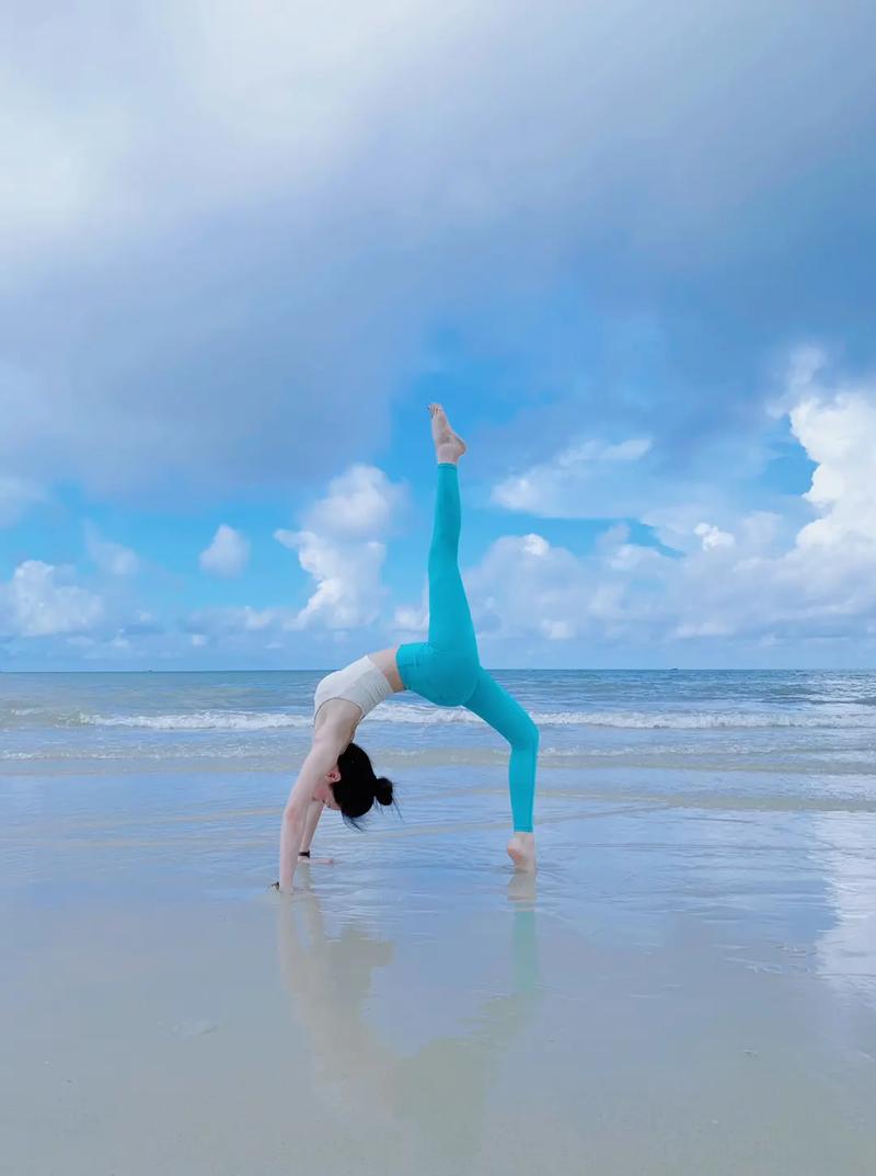 海边瑜伽拍照漂亮动作_海边瑜伽放松身心,舞王式单手鸽王式等你来挑战! 海边瑜伽拍照漂亮动作_海边瑜伽放松身心,舞王式单手鸽王式等你来挑战!