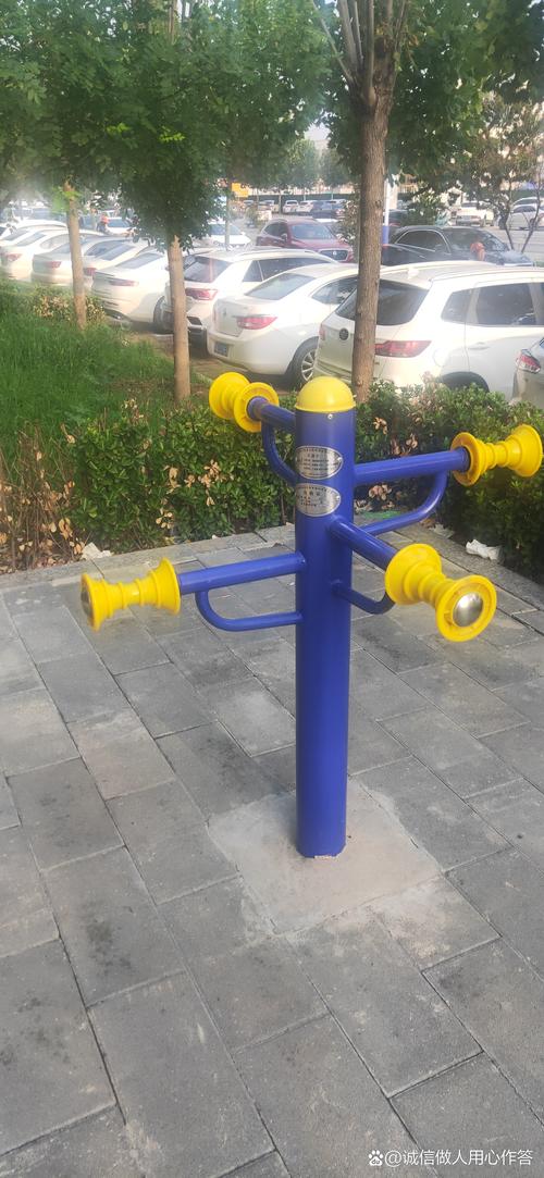 人站立双腿来回滑动的健身器材_小区健身器材,轻松减肚子赘肉! 人站立双腿来回滑动的健身器材_小区健身器材,轻松减肚子赘肉!