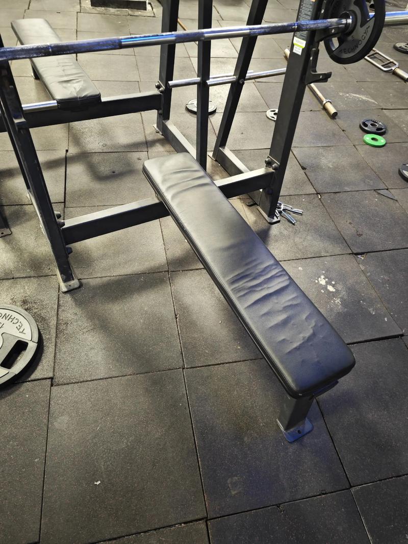 上斜卧推固定器械_史密斯上斜卧推练出完美上胸