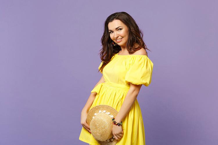 米黄针织衫搭配紫色长裙_米黄针织搭香芋紫长裙，显瘦又迷人！