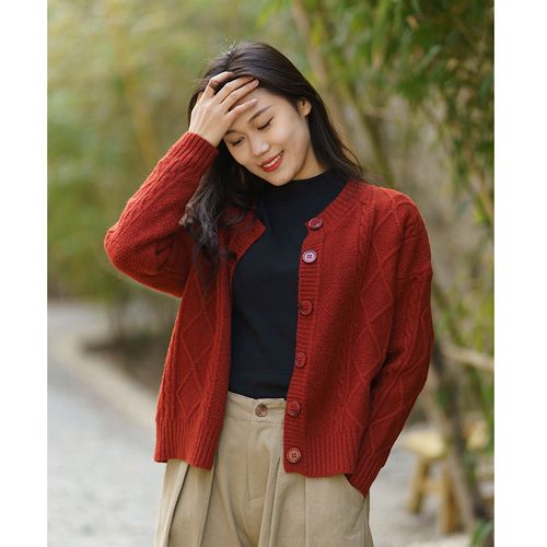 暗红色短款上衣搭配_暗红上衣多风格搭配,气质全有 暗红色短款上衣搭配_暗红上衣多风格搭配,气质全有