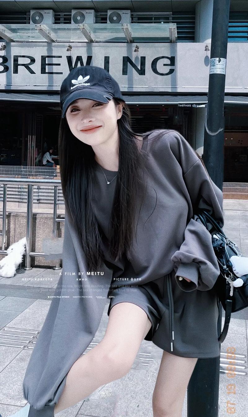 女短卫衣怎么搭配裤子_卫衣配裤裙,时尚百搭! 女短卫衣怎么搭配裤子_卫衣配裤裙,时尚百搭!