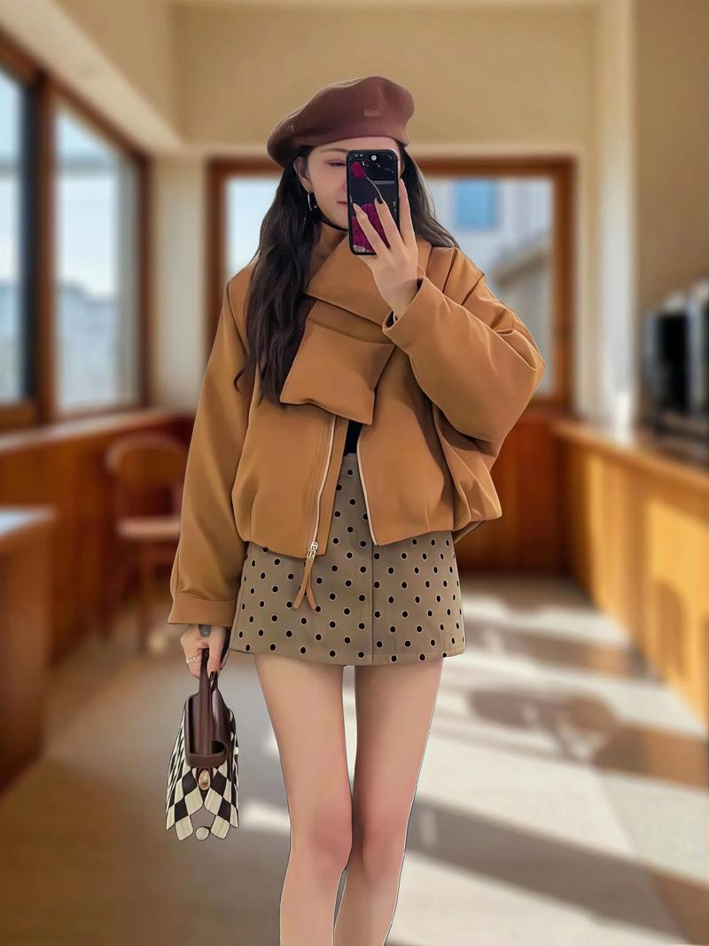 浅棕色短上衣搭配什么裤子_浅棕上衣百搭！配裤配鞋风格多变