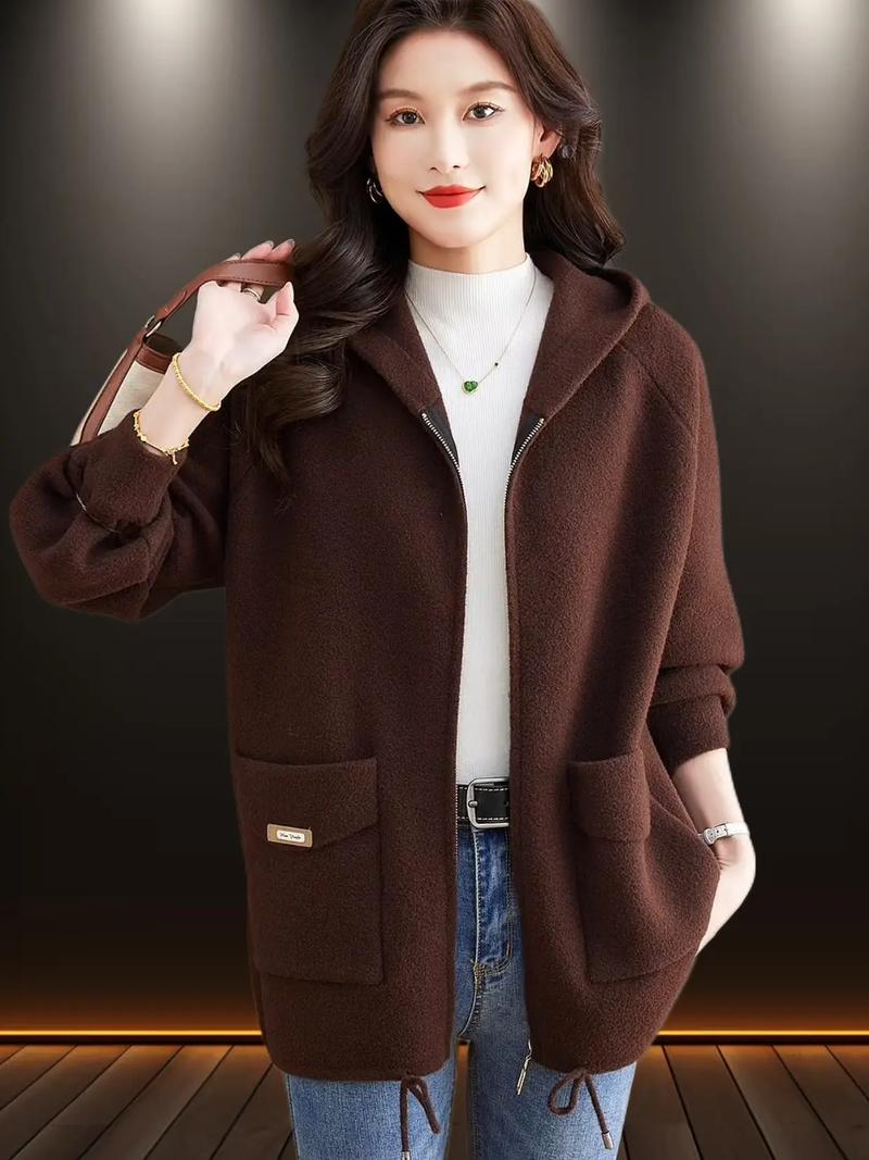 毛呢大衣配什么帽子_毛呢大衣配帽子，风格多变时尚显！