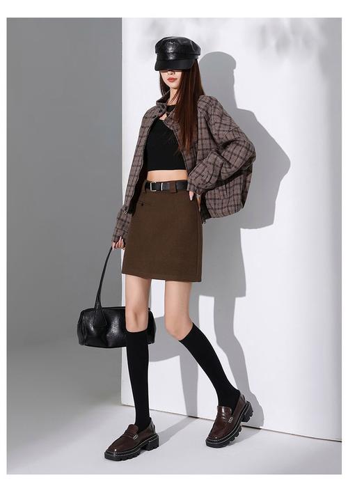 毛呢短裙搭配什么上衣好看_秋冬百搭显瘦,多种风格可选 毛呢短裙搭配什么上衣好看_秋冬百搭显瘦,多种风格可选