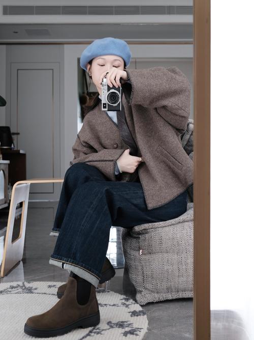 短呢子外套怎么配裤子_短呢外套怎么搭?色款材质全解析 短呢子外套怎么配裤子_短呢外套怎么搭?色款材质全解析