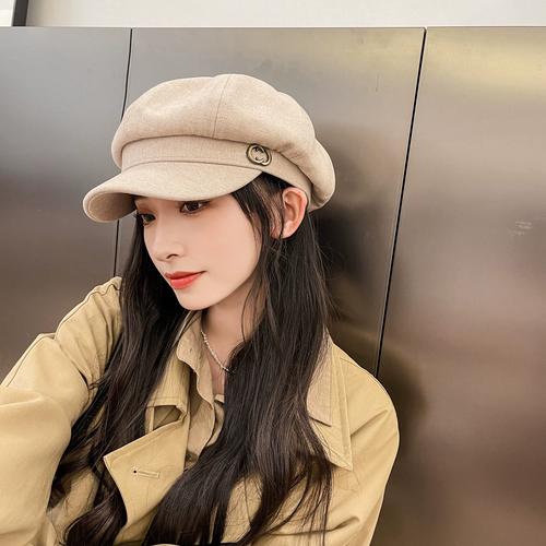 八角贝雷帽搭配什么衣服_秋冬百搭，时尚加分！