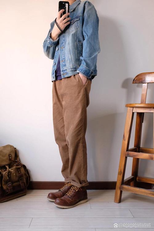 灯芯绒上衣配什么裤子好看？