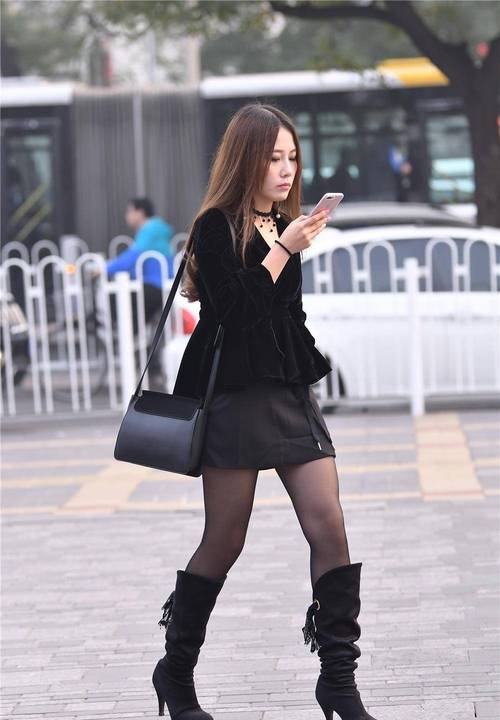 穿过膝包臀裙配短靴还是长靴_穿裙配靴有讲究，短靴优雅长靴气场足