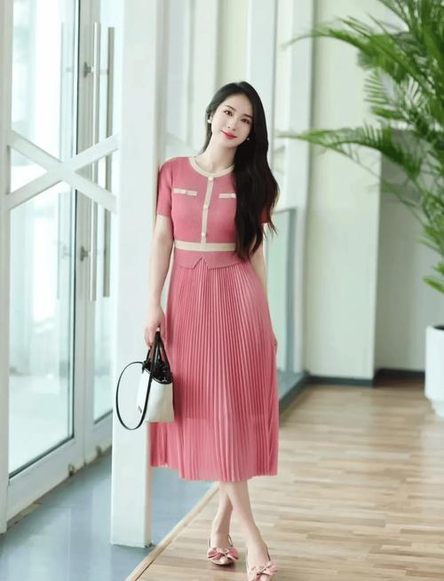 春夏季搭配裙子的平底鞋_裙配平底鞋,舒适优雅显时尚 春夏季搭配裙子的平底鞋_裙配平底鞋,舒适优雅显时尚