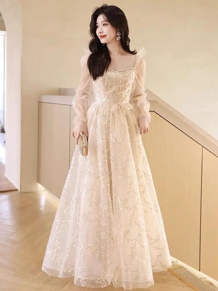 香槟色裙子最佳搭配色系_显气质,不同年龄有妙招 香槟色裙子最佳搭配色系_显气质,不同年龄有妙招