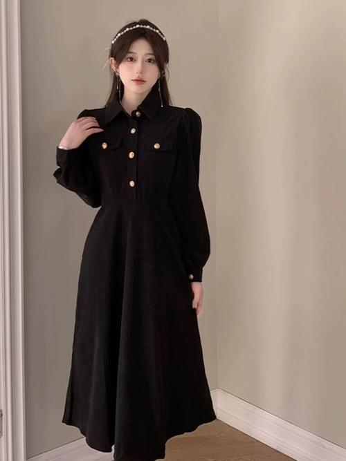 灯芯绒黑色长裙要怎么搭配_优雅百搭,秋日时尚之选 灯芯绒黑色长裙要怎么搭配_优雅百搭,秋日时尚之选