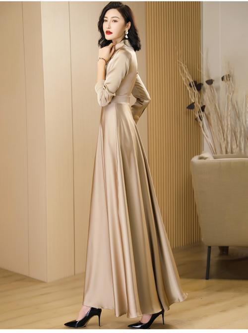 香槟色长裙配什么上衣_香槟裙搭外套，风格百变气质佳