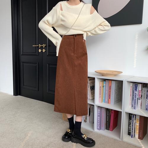 灯芯绒半身裙配什么外套_秋冬优雅穿搭 灯芯绒半身裙配什么外套_秋冬优雅穿搭