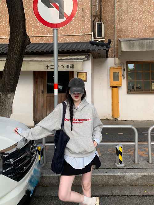 穿卫衣适合戴什么帽子_中老年卫衣配帽子,显气质又时尚 穿卫衣适合戴什么帽子_中老年卫衣配帽子,显气质又时尚