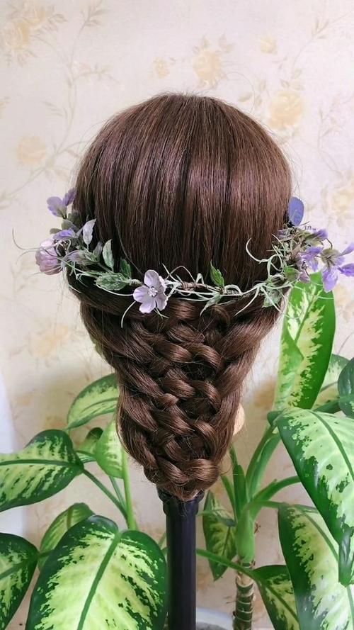 去沙滩扎什么头发清爽又好看_马尾卷发编发多样选择，展现个性魅力