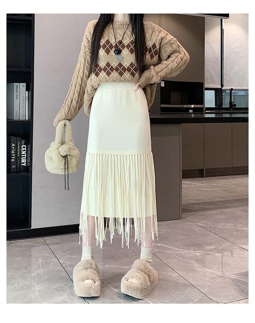 不规则针织裙怎么搭配_针织裙百搭显瘦，秋冬必备！