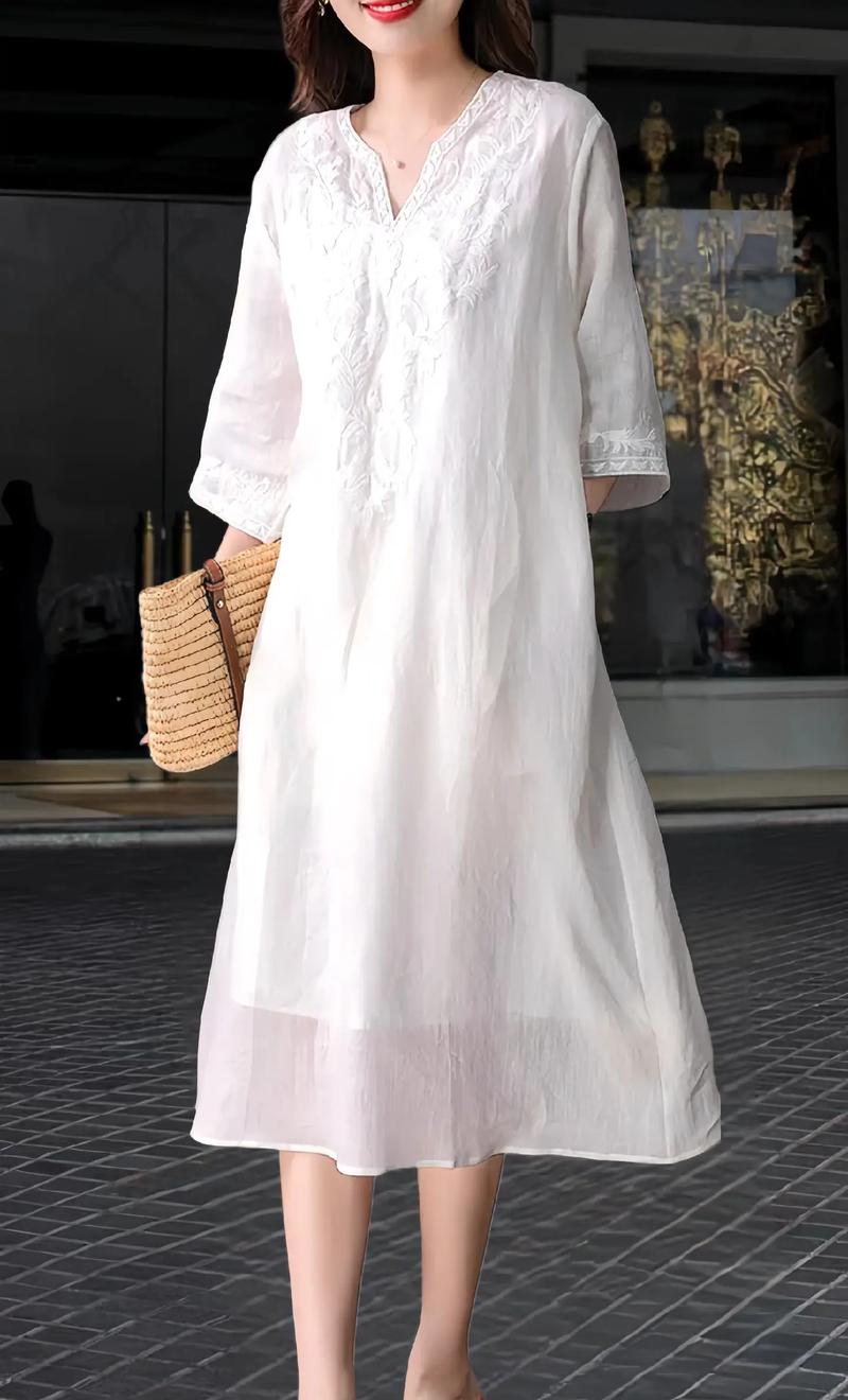 麻本色连衣裙能配小白鞋吗_麻本色连衣裙 夏季百搭清新，小白鞋帆布鞋皆宜