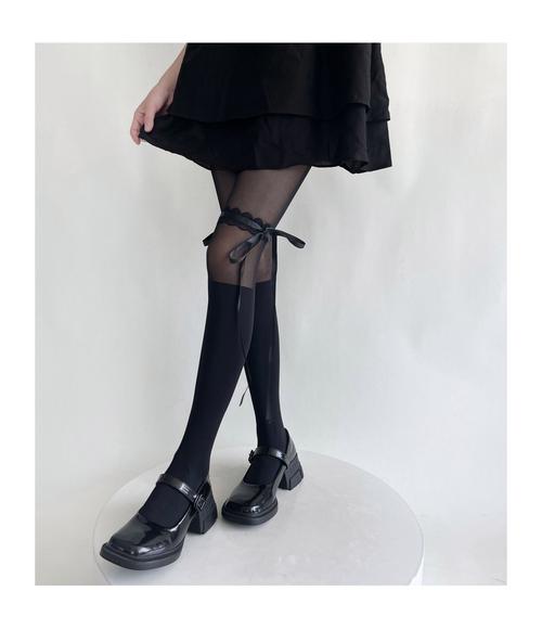 蝴蝶结连体袜搭配什么鞋子_蝴蝶结连体袜时尚搭配，显优雅甜美