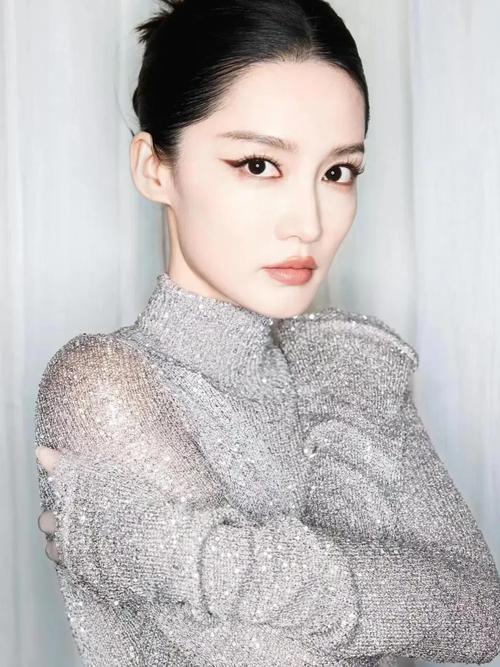 李沁不化妆反而好看_李沁素颜美,真实气质动人 李沁不化妆反而好看_李沁素颜美,真实气质动人