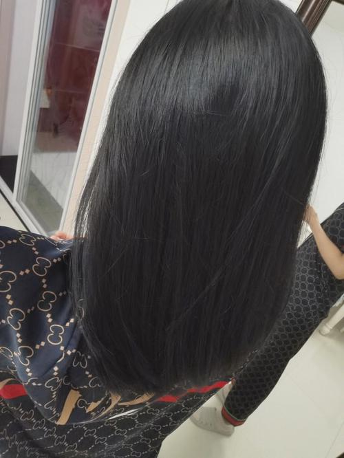 染了黑色头发太黑了难看死了_黑色染发过深？试试维C柠檬汁褪色！