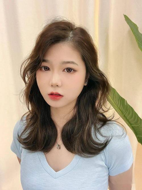 似卷非卷的发型中长发_似卷非卷发型,自然洋气显年轻,修饰脸型易打理 似卷非卷的发型中长发_似卷非卷发型,自然洋气显年轻,修饰脸型易打理