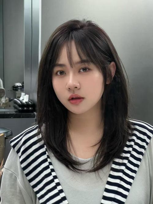 任何脸型都适合的发型_轻盈造型，打造专属感