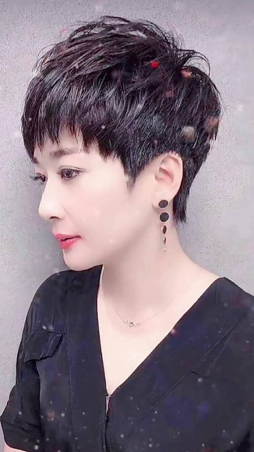 我给老婆剪齐耳短发_老婆新短发变自信，精灵系发型超时尚！