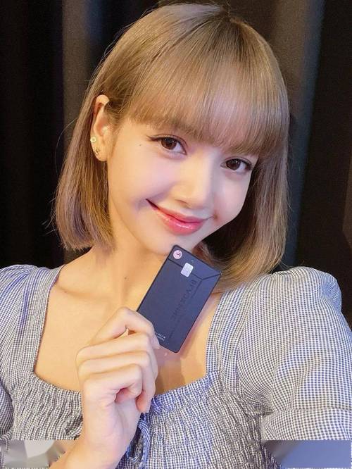 丽萨发型同款短发_Lisa短发爆火!铁刘海挂耳染太吸睛,自信魅力拉满 丽萨发型同款短发_Lisa短发爆火!铁刘海挂耳染太吸睛,自信魅力拉满