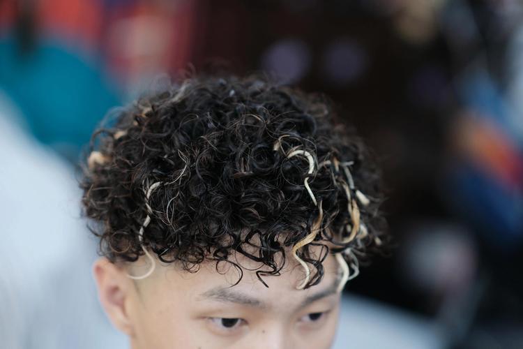 男美式蓬松卷发爆炸头透明素材_男士流行爆炸头卷发,个性自信显品味 男美式蓬松卷发爆炸头透明素材_男士流行爆炸头卷发,个性自信显品味