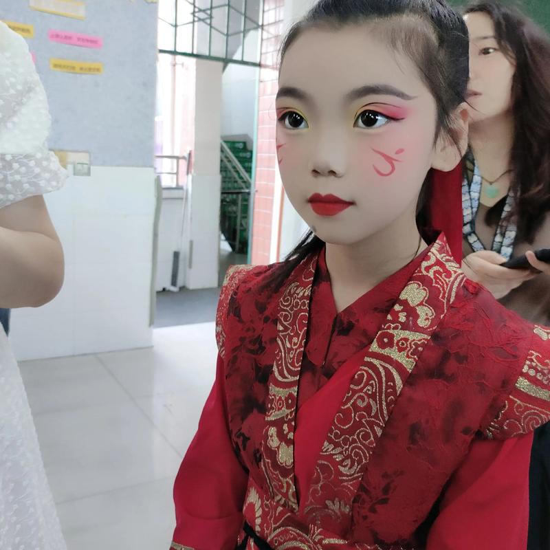 和我的美丽时光化妆很简单_绘本教你化妆,简单又有趣! 和我的美丽时光化妆很简单_绘本教你化妆,简单又有趣!