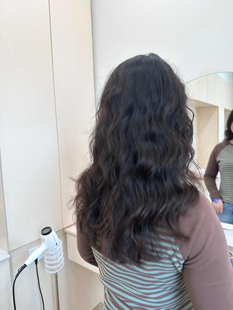 半年前烫过头发半年后能不能染_烫后两周再染发，避免双重伤害