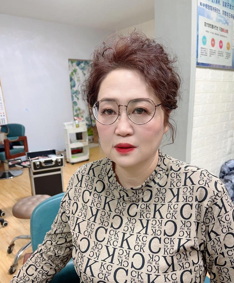 喜婆婆什么发型好看_显气质不抢镜,婚礼加分 喜婆婆什么发型好看_显气质不抢镜,婚礼加分