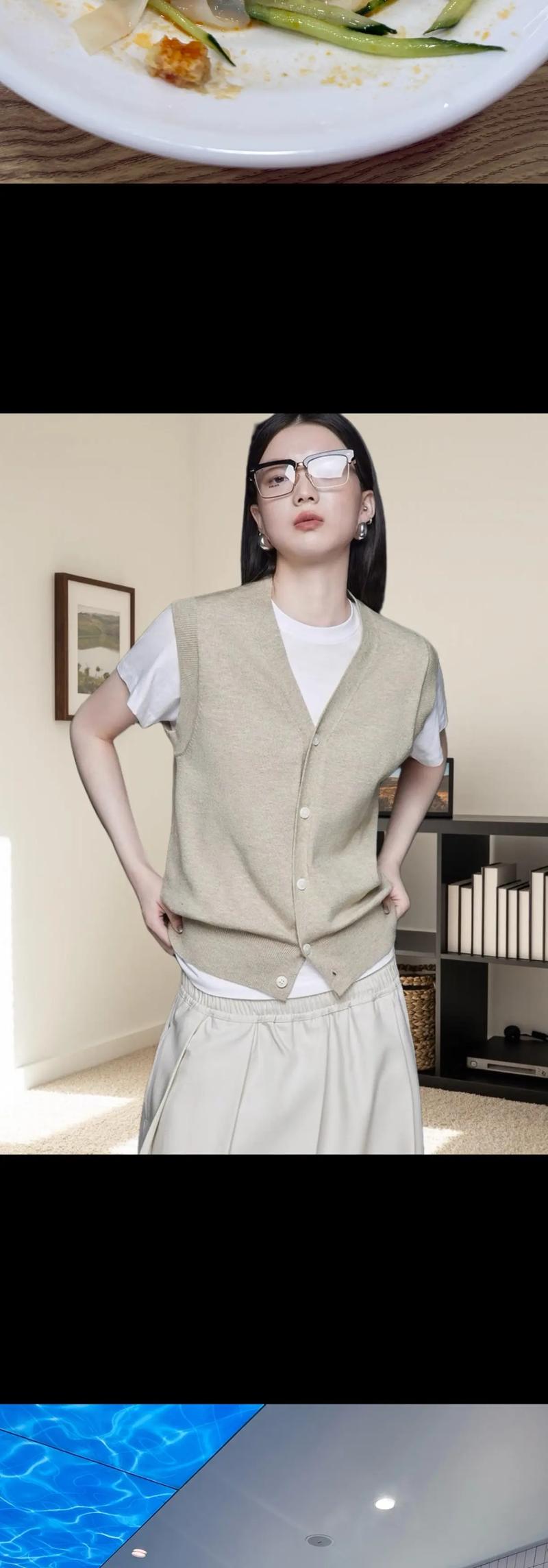 穿v领短上衣适合扎什么发型_V领短上衣显气质，简约色羊毛针织，高腰显瘦，苹果型必入！