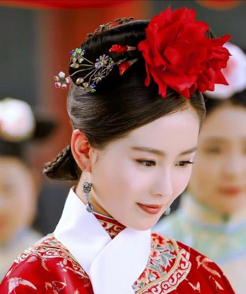 刘诗诗秀禾服新娘发型_刘诗诗秀禾服婚照走红，中式婚礼正流行！