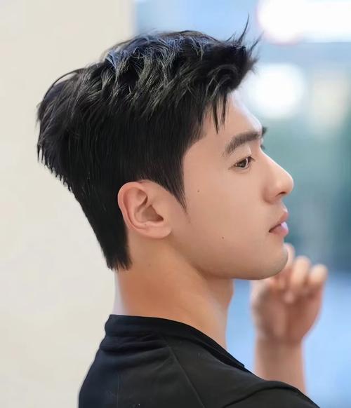 突门角的男人适合什么样的发型_短发修饰脸型,不同脸型男士发型推荐 突门角的男人适合什么样的发型_短发修饰脸型,不同脸型男士发型推荐