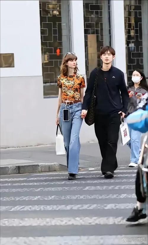 背着老公和朋友偷偷换了新发型_自由重要，尊重更关键