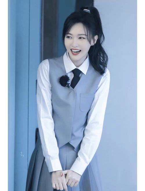 把她的头发扎长马尾辫_时尚个性，展现你的专属魅力