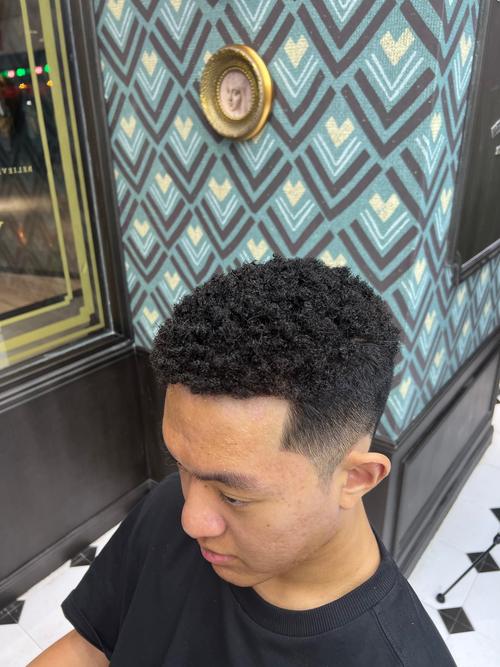 2cm黑人烫大概要多长的头发_个性自信，简单打理的时尚发型