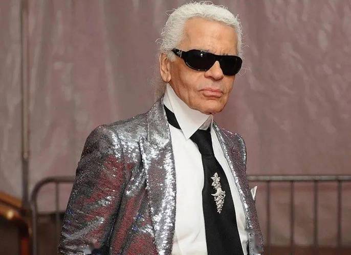 老佛爷气质短发最简单三个步骤_发型别太老气，清爽干练更年轻