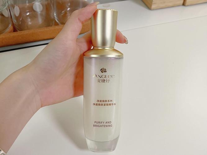 黄皮肤用那种化妆品好_烟酰胺VC传明酸果酸熊果苷