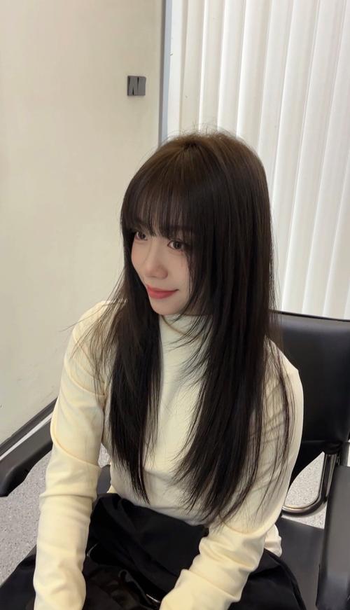 m额高刘海发质稀疏都来齐啦_发量稀疏？试试蓬松发型和护理！