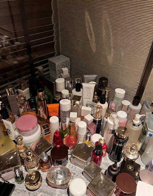 才发现化妆品很多_收纳分类舍不用,常用上抽屉上墙,口红专用盒,台面清爽,物尽其用美生活 才发现化妆品很多_收纳分类舍不用,常用上抽屉上墙,口红专用盒,台面清爽,物尽其用美生活