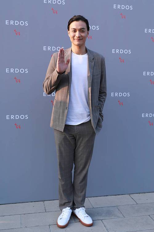 周一围的全部发型照片赵泰是谁_周一围光头造型帅出新高度，演艺路蜕变获期待