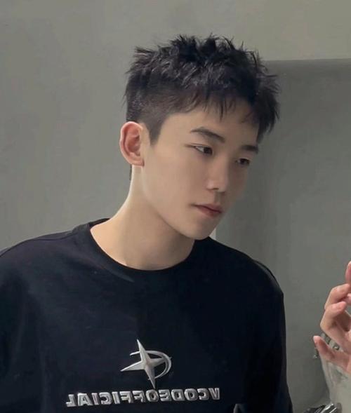 青少年好看的发型_各年龄段流行发型推荐